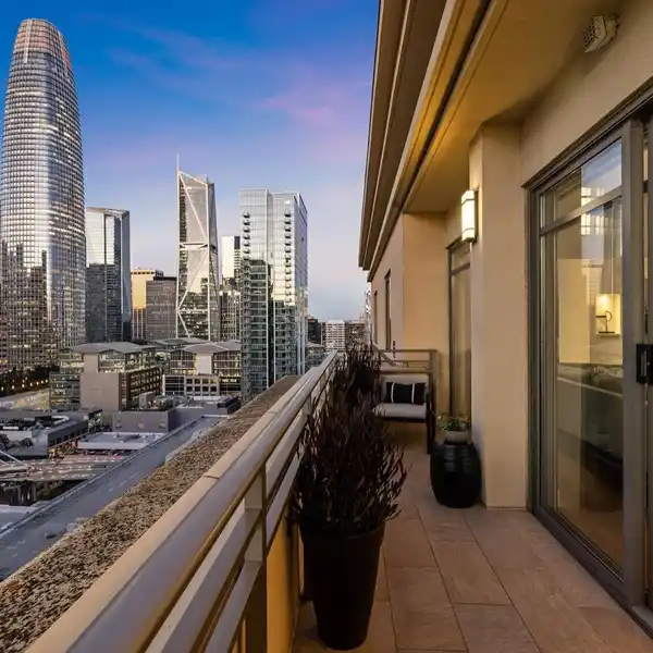 TOP-FLOOR PENTHOUSE IN VIBRANT YERBA BUENA