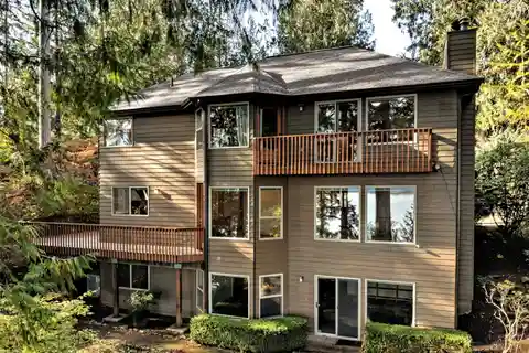 Stunning Waterfront Retreat