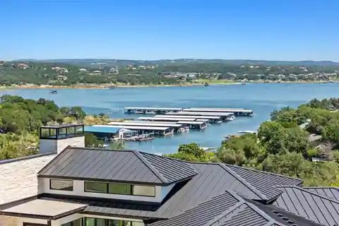 Breathtaking Modern Residence in the Heart of Lakeway