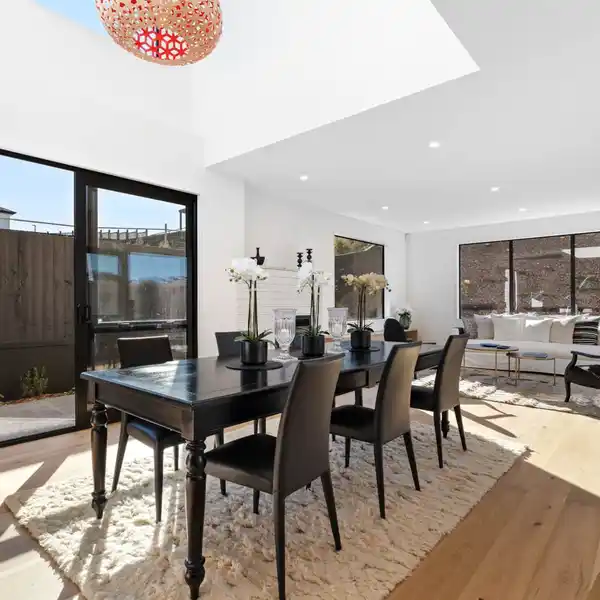 ARCHITECTURAL HOME WITH SEA VIEWS & OUTDOOR OASIS