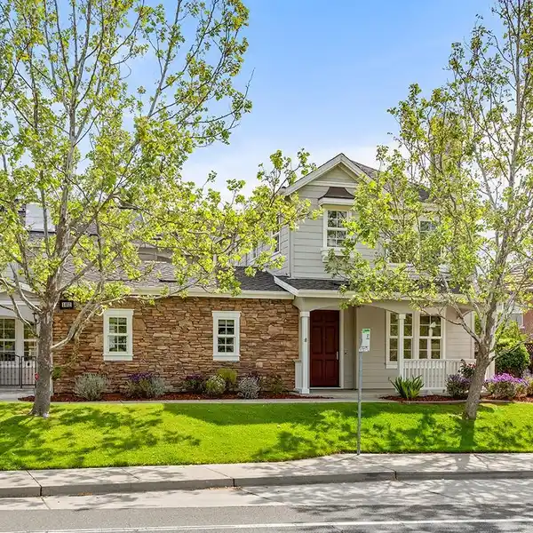 COMFORT AND ELEGANCE IN POINTE MARIN