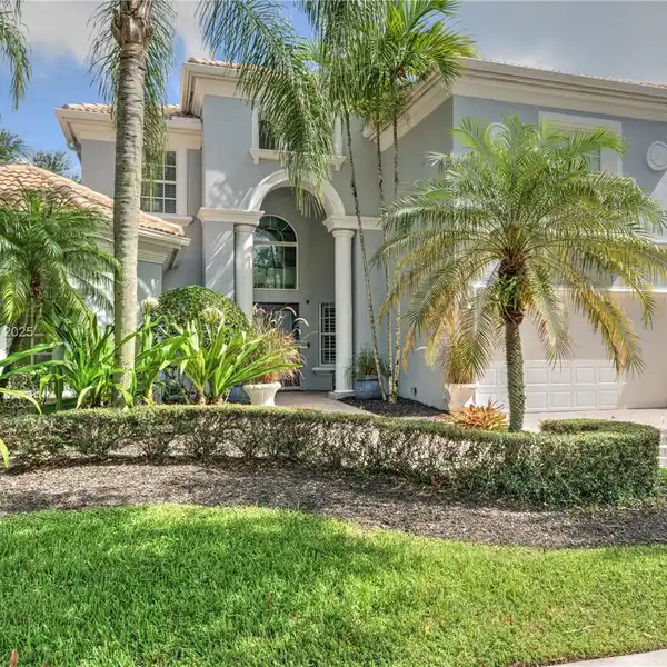EXQUISITE SIX BEDROOM HOME IN DESIRABLE LOCATION