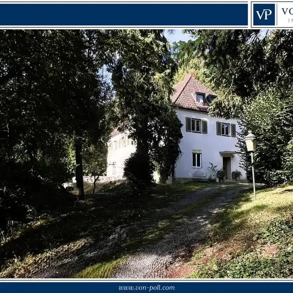 STATELY ENTREPRENEUR'S VILLA IN A QUIET CITY LOCATION WITH PARK-LIKE GROUNDS