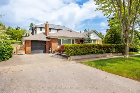 Move-in Ready Home in Prime Sunnylea
