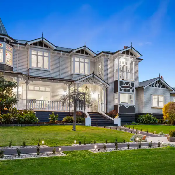 BEAUTIFULLY RENOVATED BOUTIQUE COUNTRY HOUSE