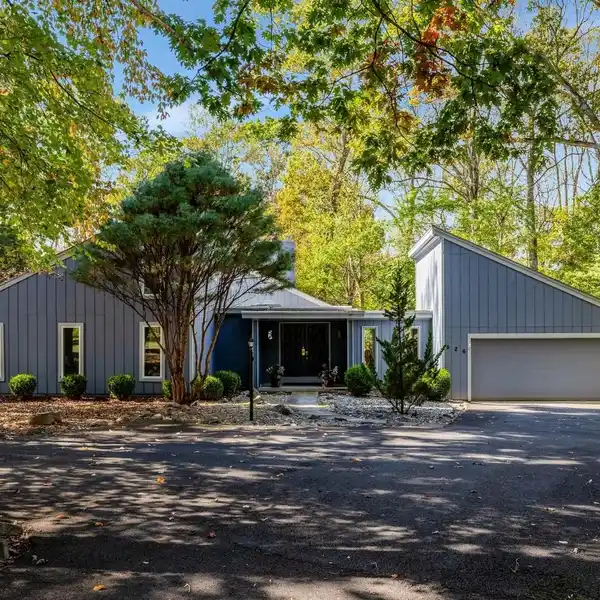 MODERN DESIGN MEETS NATURE ON TWO PRIVATE ACRES