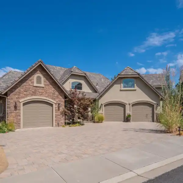 TIMELESS ARCHITECTURE AND MODERN CONVENIENCE