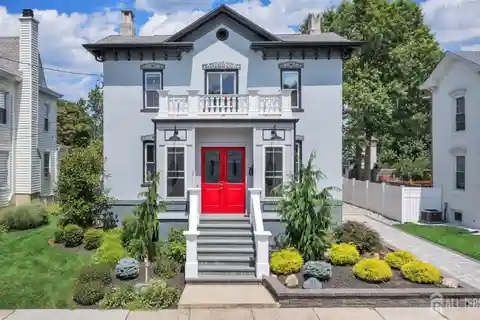 Updated 1910 Gem with Smart Features