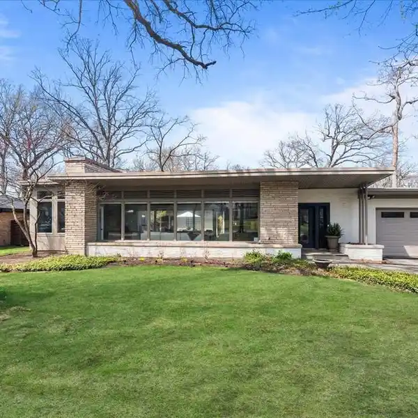 GORGEOUS SUN-SOAKED MID-CENTURY MODERN RANCH HOME