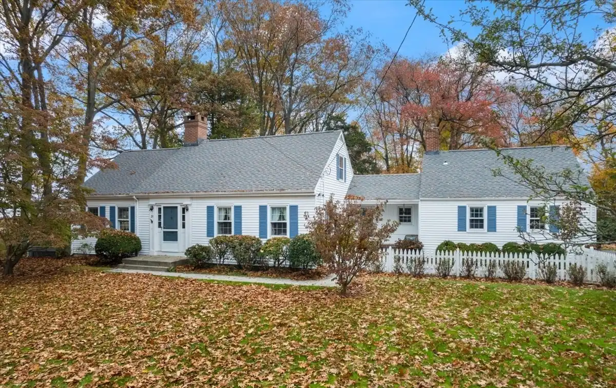 Family Home and Retreat on the Scenic Branford River