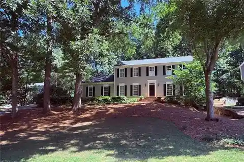 Beautiful Traditional Colonial Home in Derby Hills