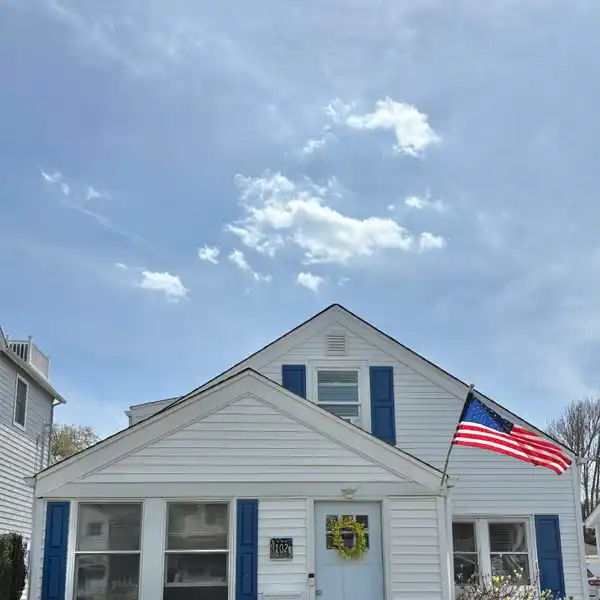 CHARMING TURNKEY HOME BLOCKS TO THE BEACH