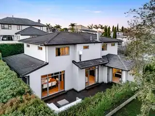 Sunlit Sanctuary Overlooking Crossfield Reserve