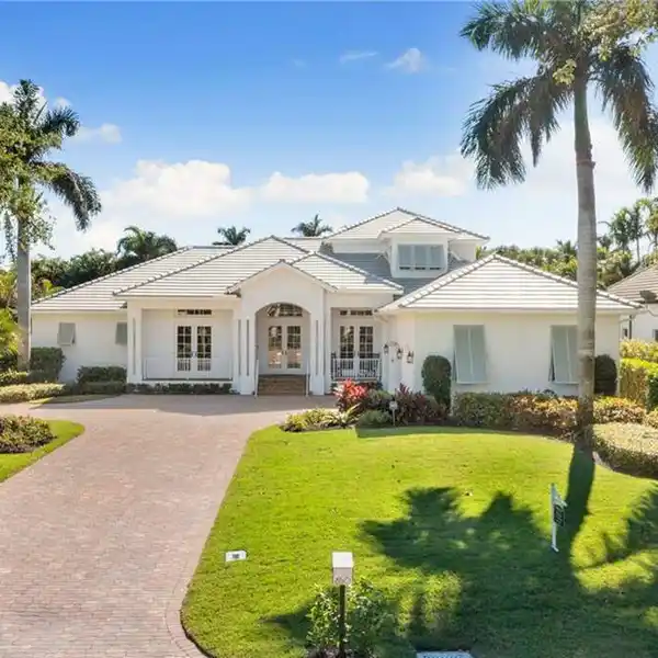 HIGH-END DESIGNER RENOVATION IN THE MOORINGS