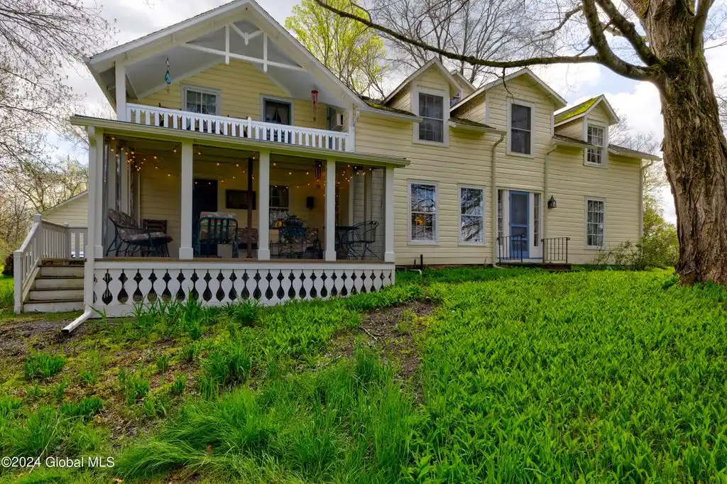 Authentically Restored Patroon Era Farmhouse