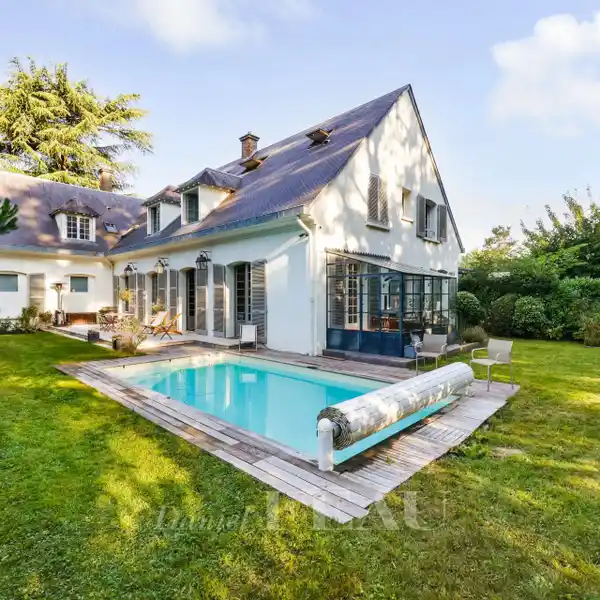BRIGHT AND PEACEFUL PRIVATE RESIDENCE
