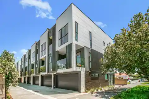 Exceptional Contemporary Townhouse