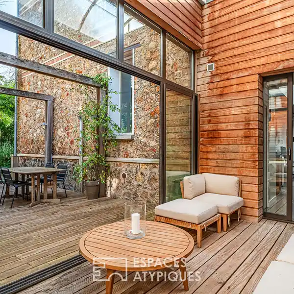 TASTEFULLY RENOVATED RESIDENCE SURROUNDED BY SERENITY