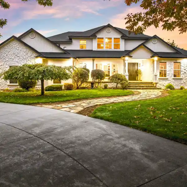 LUXURIOUS TWO-ACRE PRIVATE ESTATE IN COVETED FOXTAIL