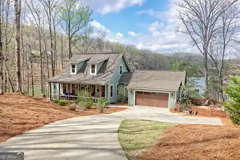 Ultimate Lakefront Retreat
