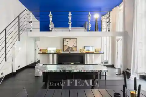 Elegant Split-level Apartment with Soaring Ceilings