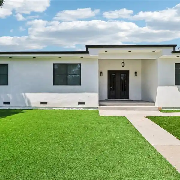 GRANADA HILLS STUNNER WITH NEW ACCESSORY UNIT