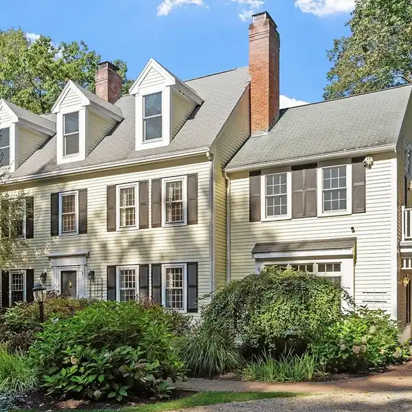 SPACIOUS CLASSIC COLONIAL