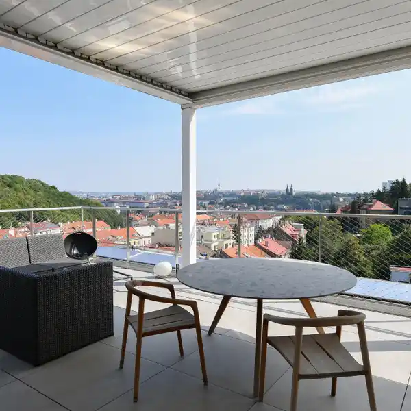 DUPLEX PENTHOUSE LIVING WITH ROOFTOP SOLITUDE