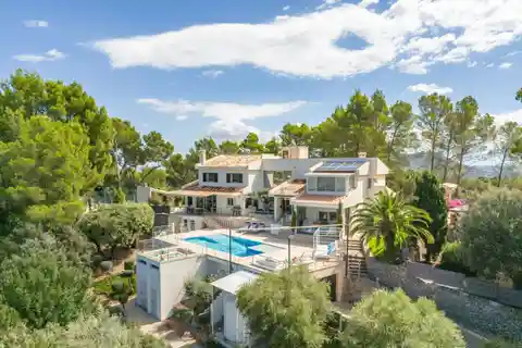 Exclusive Family Villa with Pool and Tennis Court