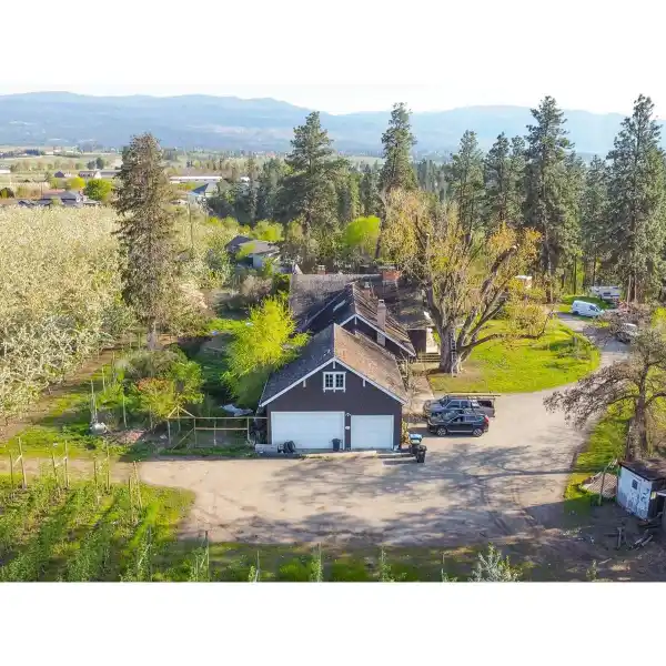 BREATHTAKING 27-ACRE PROPERTY