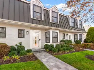 Unbelievable Southampton Commons Condo for Rent