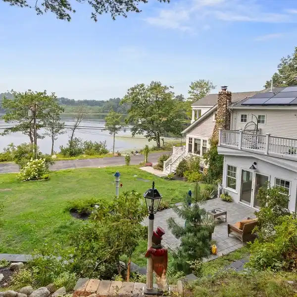 PRIVATE WATERFRONT OASIS ON STUNNING KEYES POND