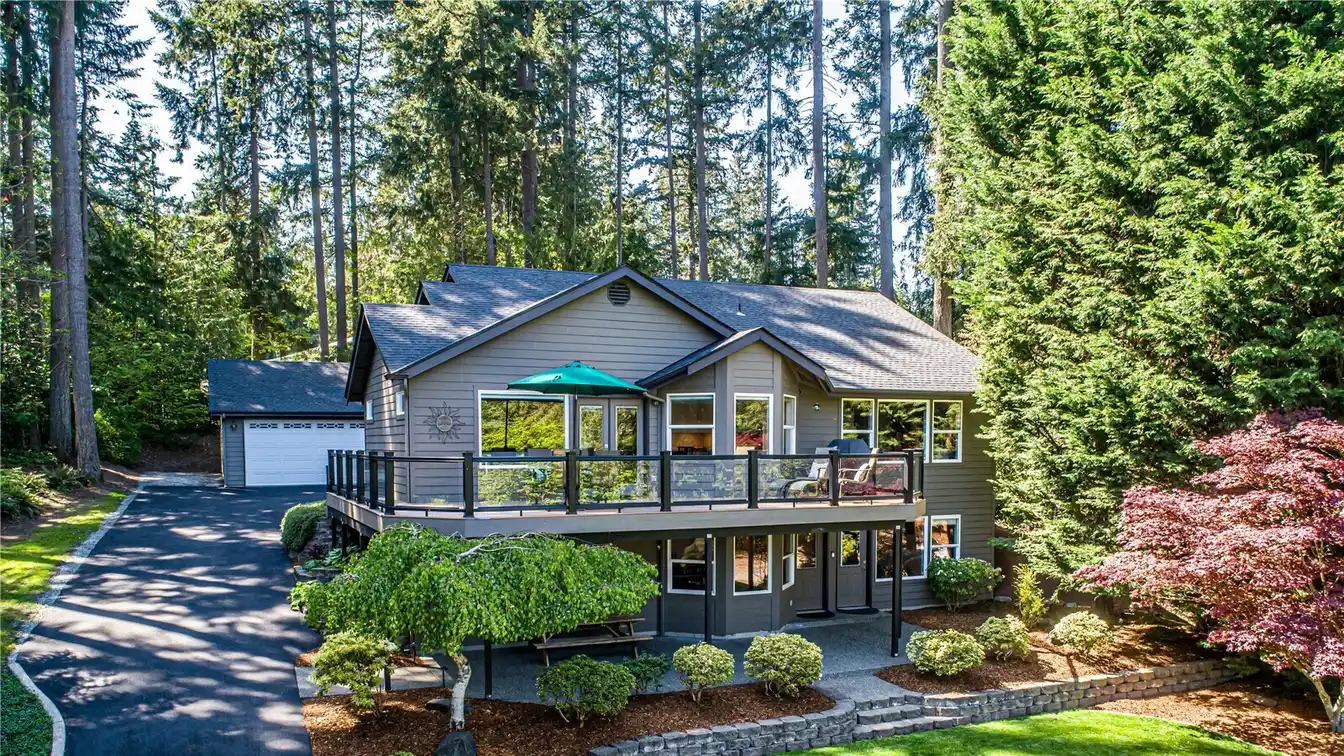 Gorgeous Park-like Waterfront Property