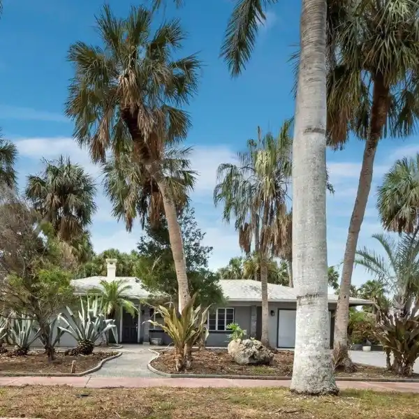RARE OPPORTUNITY NEAR SARASOTA BEACH