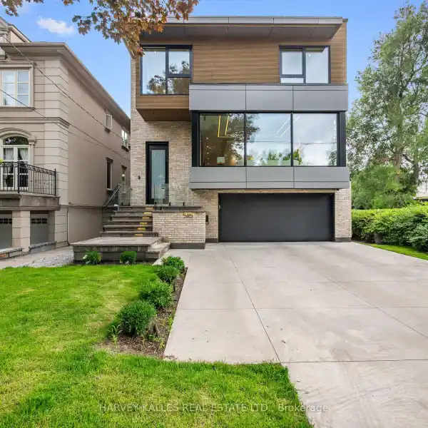 STATE-OF-THE-ART MODERN HOME IN BEDFORD PARK