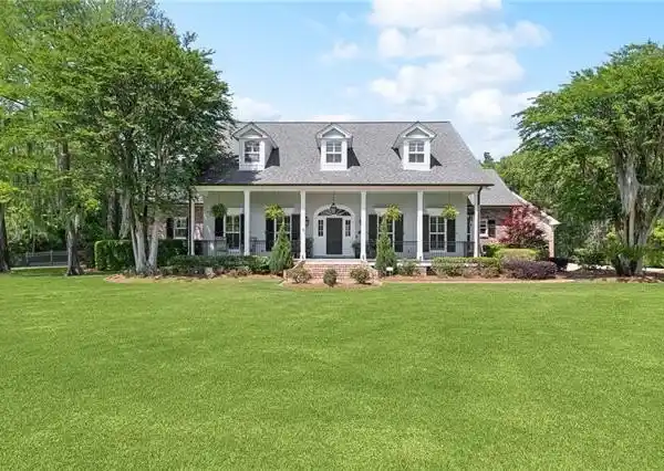 SOUTHERN BAYOU RETREAT