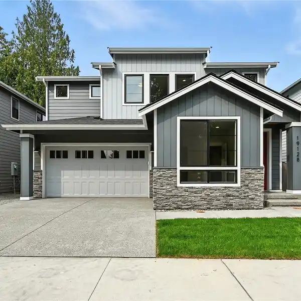 MODERN FARMHOUSE LIVING IN PRIME LOCATION