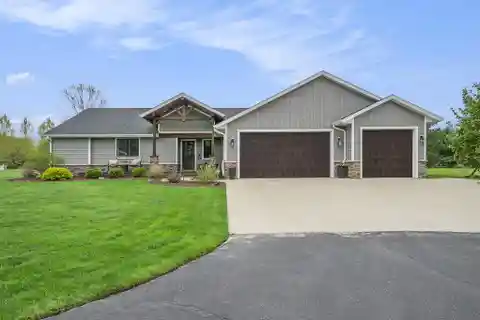 Newly Renovated Country Estate Near All Conveniences