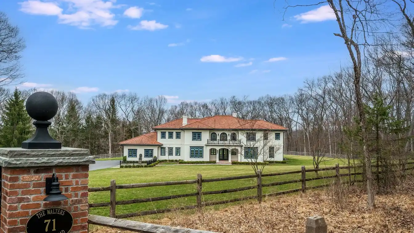 Extraordinary Custom-built Retreat