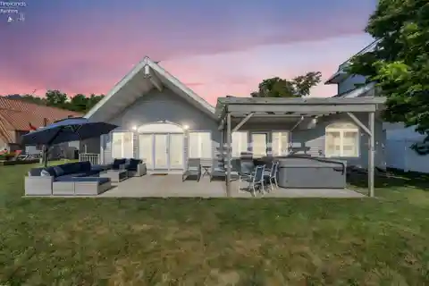 Updated Island Home Overlooking Lake Erie