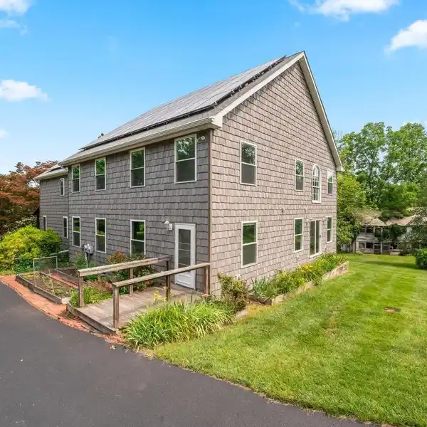 RARE EIGHT-ACRE SANCTUARY