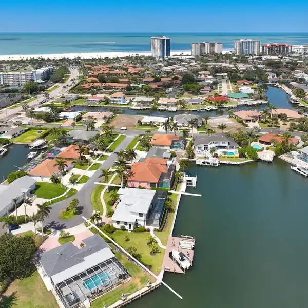 BEACHSIDE LIVING AT ITS BEST