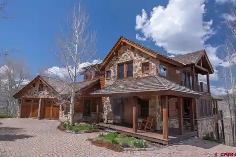 Exceptional Home on 4.2 Acres in Prestigious Overlook