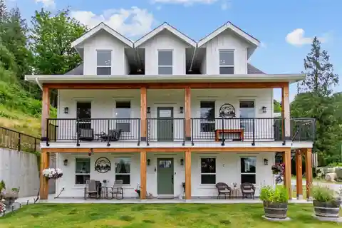 Elegant Countryside Estate on Nearly 5 Acres