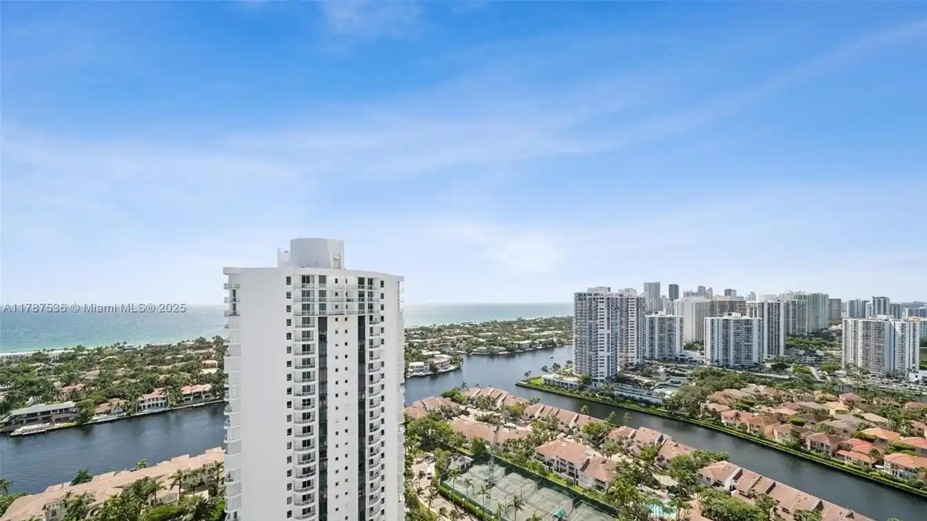 Bright Unit with Amazing Views