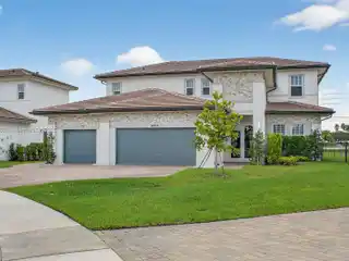 Beautiful Home in Gated Crescent Ridge