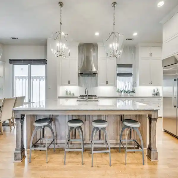 TIMELESS ARCHITECTURE WITH REFINED ELEGANCE