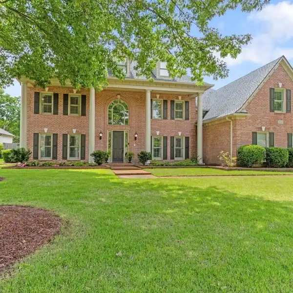 SOUTHERN ELEGANCE IN SOUGHT-AFTER GROVE PARK