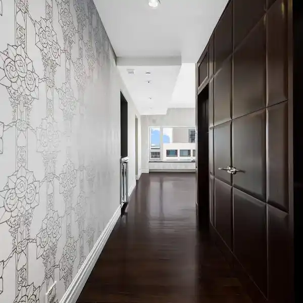 BESPOKE LUXURY WITH ICONIC CITYSCAPE VIEWS