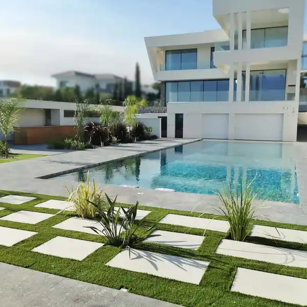 LUXURIOUS SPACIOUS VILLA